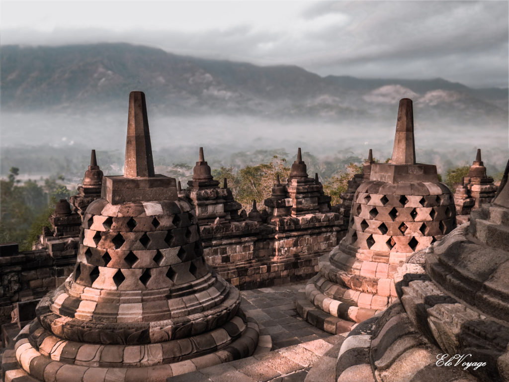 Lever de soleil à Borobudur, Yogyakarta, Java