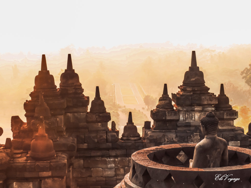 Lever de soleil à Borobudur, Yogyakarta, Java