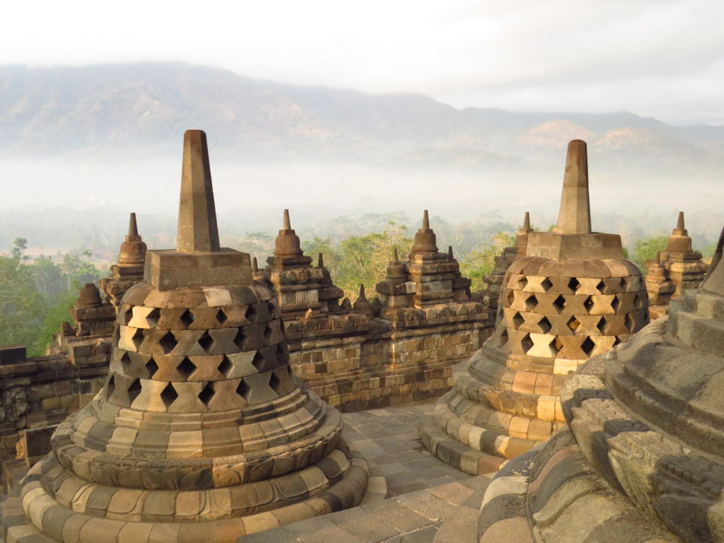 TEMPLE BOROBUDUR INDONESIE