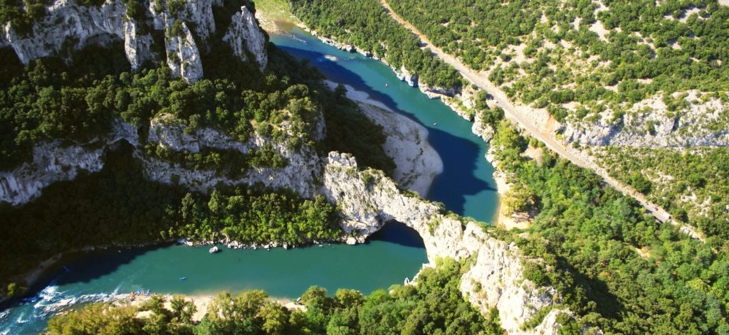 Vue aérienne gorges de l'Ardèche drône