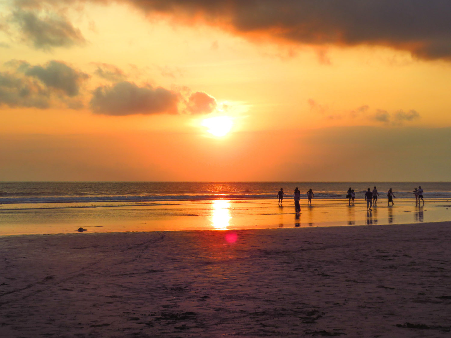 COUCHER DE SOLEIL BALI PLAGE SEMINYAK