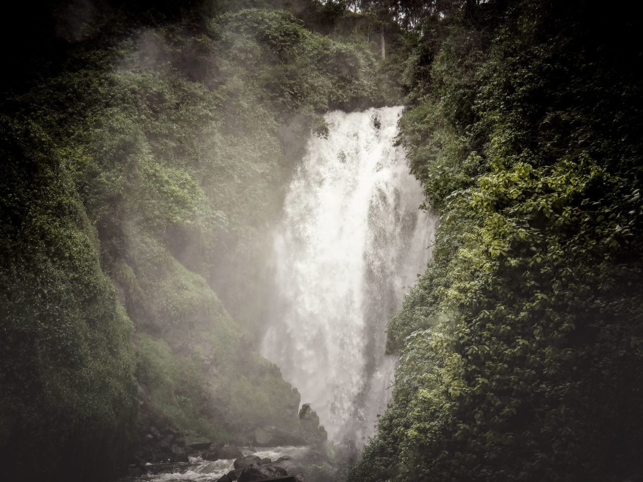 CASCADE BANOS EQUATEUR