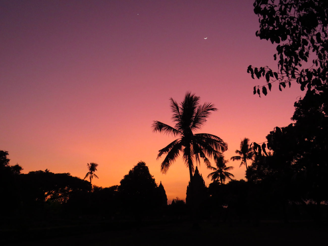 COUCHER DE SOLEIL TEMPLE PRAMBANAN INDONESIE