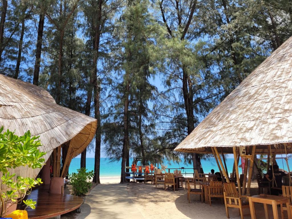 BEACH RESORT KOH LANTA