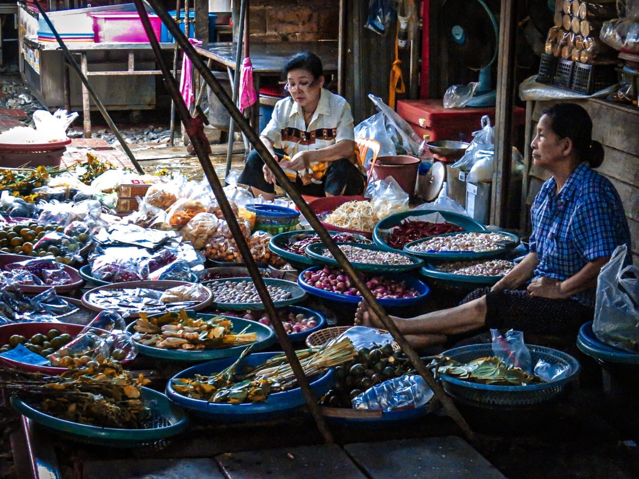 marché thailande maeklong railway market
