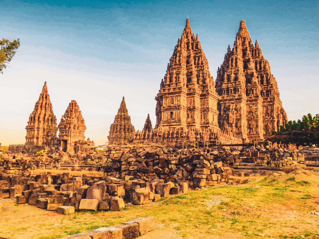 COUCHER DE SOLEIL TEMPLE PRAMBANAN INDONESIE